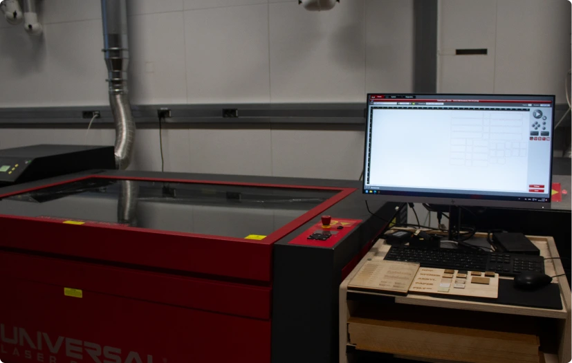 Laserskærer maskine i FabLab