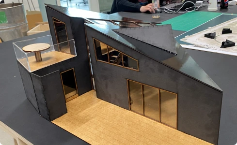 Prototype af hus model fremstillet af bygningskonstruktører i FabLab